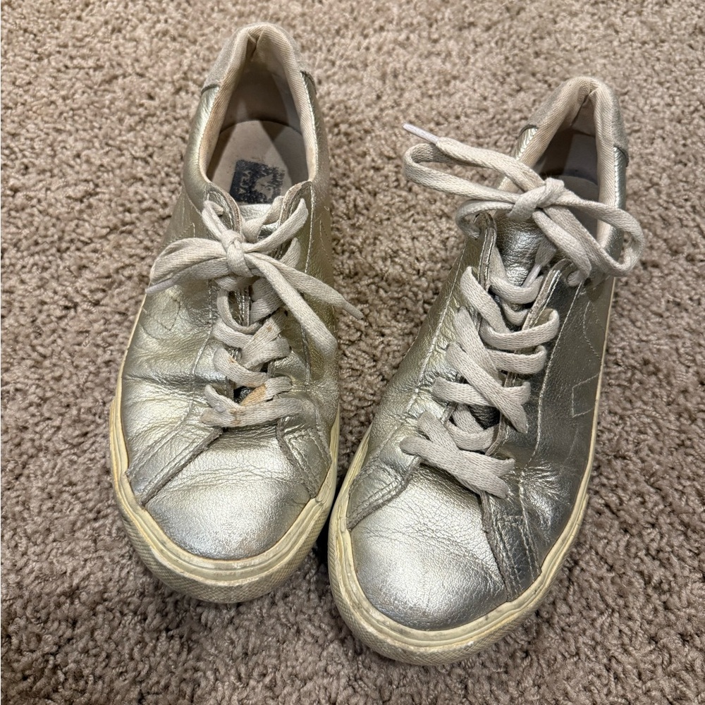 Veja Volley Sneaker in Silver & Pierrre